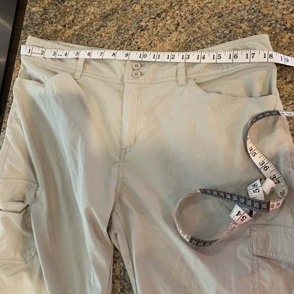 Patagonia Hiking capri pants Size 14 Light tan color roll up option - Picture 8 of 8